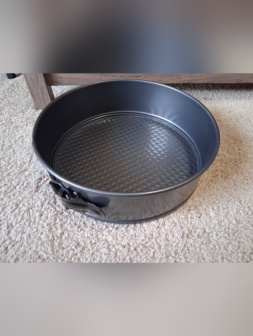 Nonstick Springform Cake Pan Wilton Round 9"